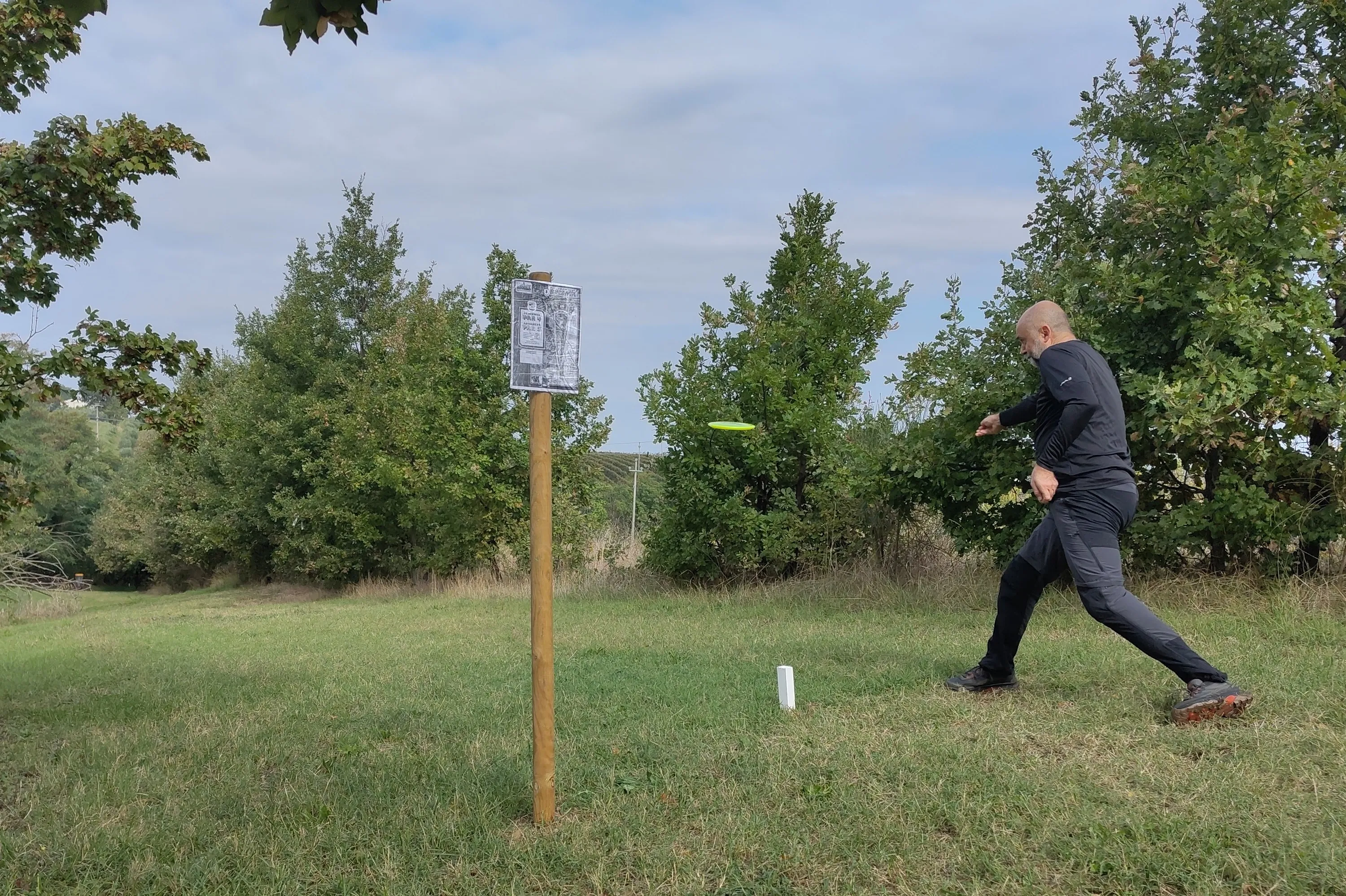 disc golf tee off 01