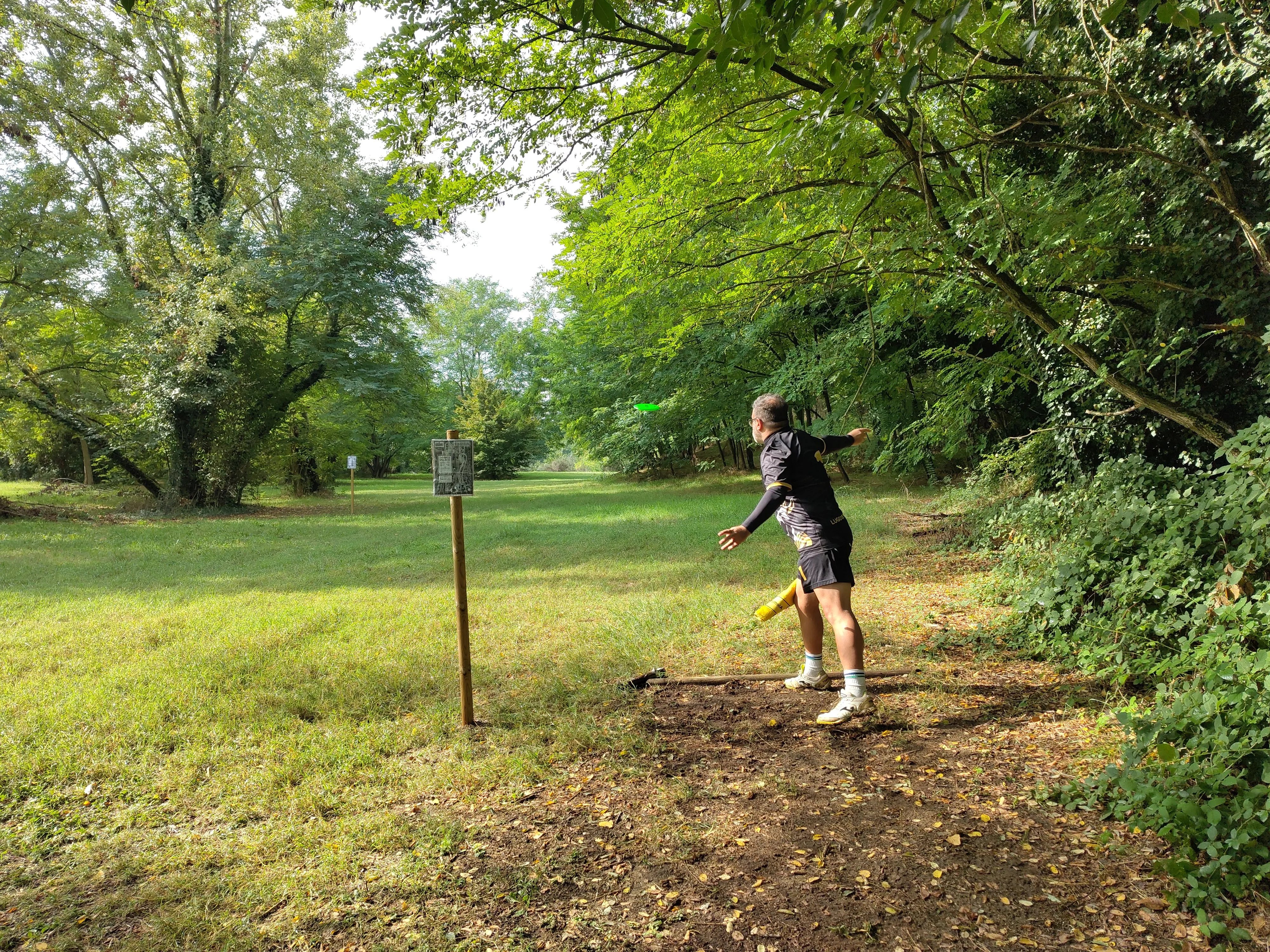 disc golf tee off 02